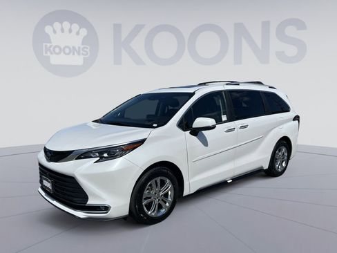 Used 2024 Toyota Sienna Platinum image 1