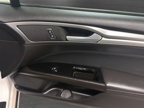 Used 2016 Ford Fusion SE FWD image 17