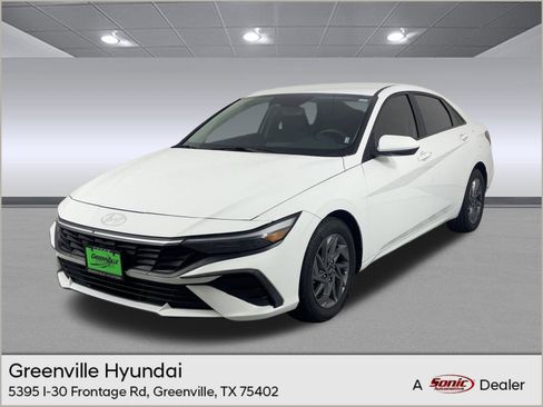 Used 2024 Hyundai Elantra SEL image 1