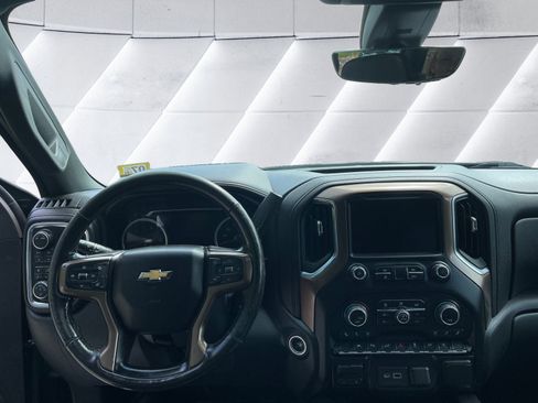 Used 2022 Chevrolet Silverado 1500 High Country w/ Technology Package AWD/4WD image 12