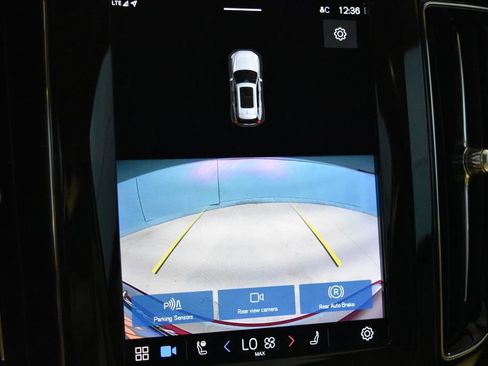 Used 2022 Volvo XC60 B5 Momentum image 12