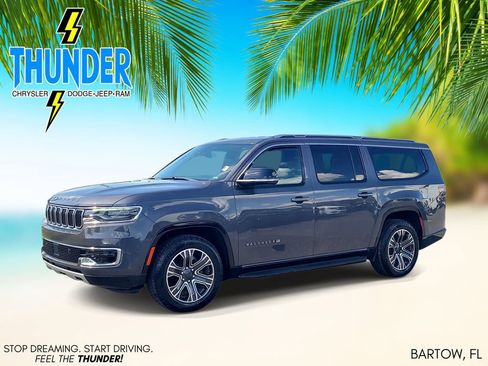 Used 2024 Jeep Wagoneer L Series II w/ Flexible Seating Group RWD image 2