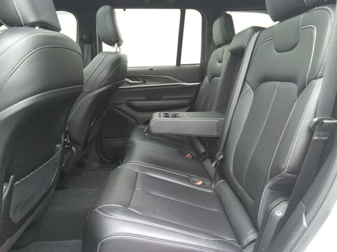 Used 2024 Jeep Grand Cherokee Limited w/ Luxury Tech Group II AWD/4WD image 11