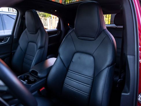 Certified 2024 Porsche Cayenne S AWD/4WD image 5