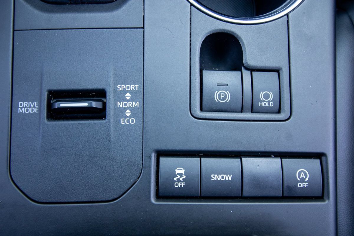 Used 2020 Toyota Highlander XLE FWD image 33