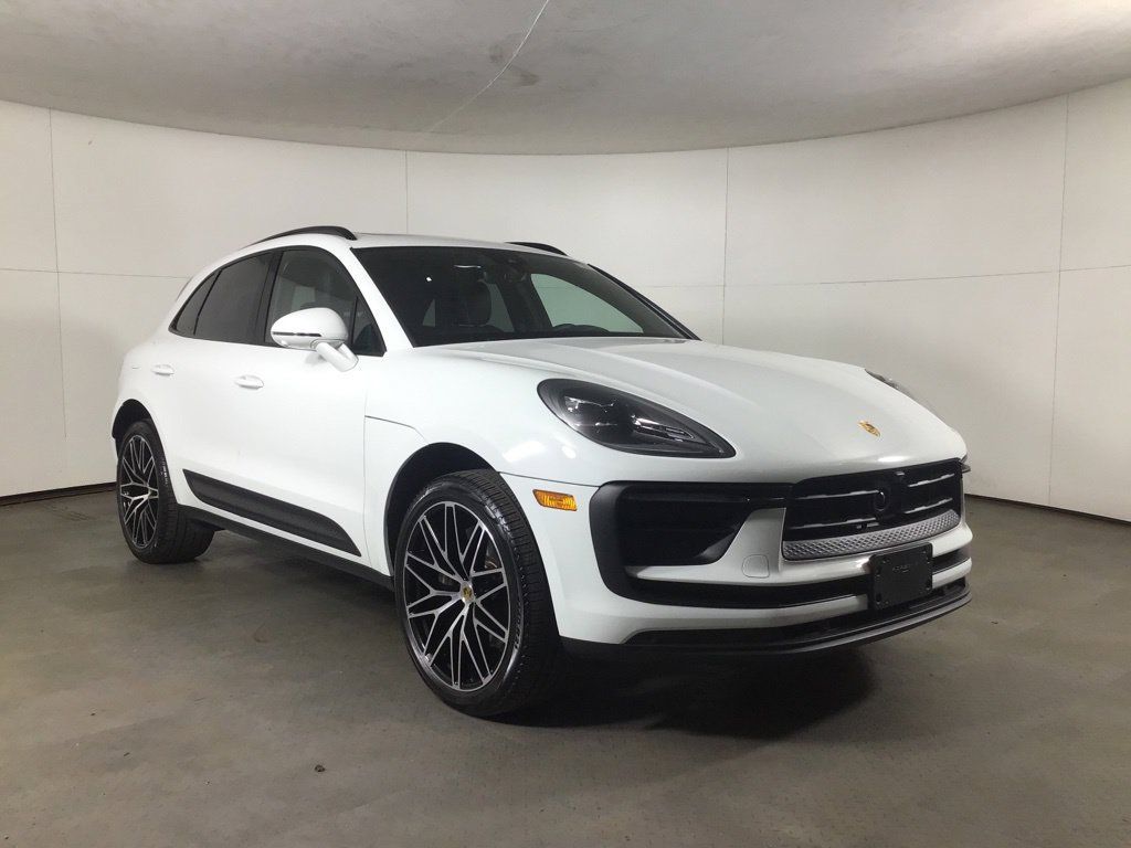 Certified 2026 Porsche Macan AWD/4WD image 9
