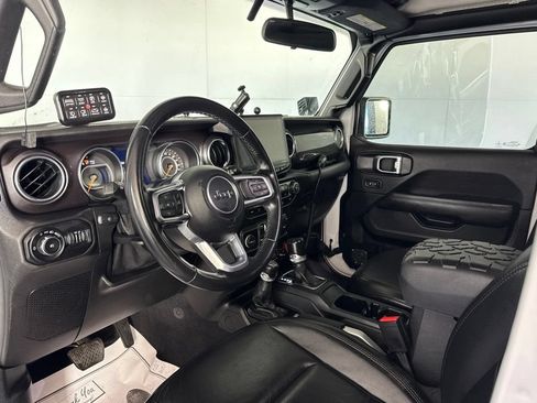 Used 2021 Jeep Wrangler Unlimited Sahara AWD/4WD image 17
