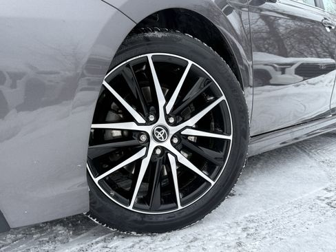 Used 2022 Toyota Camry SE image 6