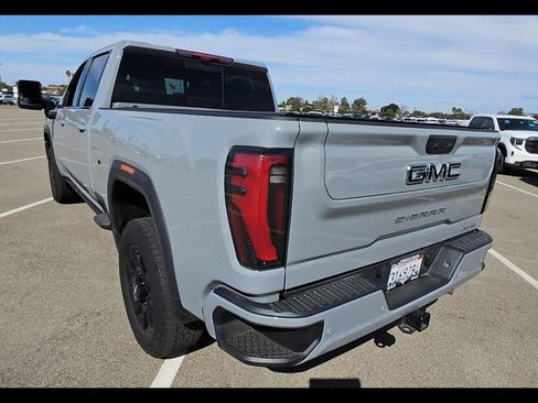 Used 2025 GMC Sierra 2500 AT4 w/ AT4 Premium Plus Package image 2