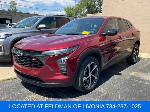 Used 2024 Chevrolet Trax RS w/ Driver Confidence Package FWD image 1