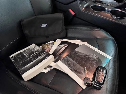 Used 2016 Ford Explorer XLT w/ Equipment Group 202A FWD image 27
