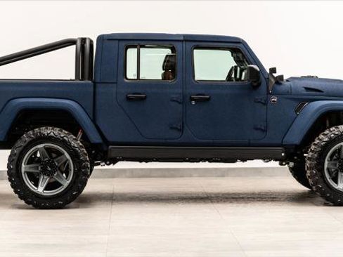 Used 2025 Jeep Gladiator Sport AWD/4WD image 8