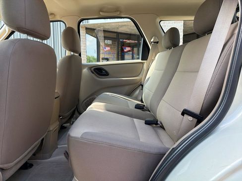 Used 2004 Ford Escape XLS FWD image 13