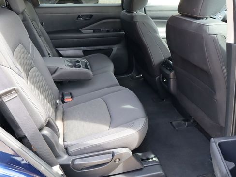 Used 2025 Nissan Pathfinder SV AWD/4WD image 18