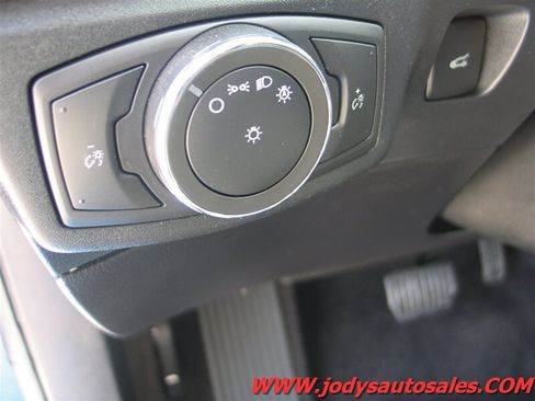 Used 2020 Ford Fusion SE FWD image 8