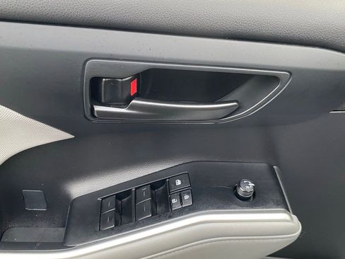 Used 2023 Toyota Highlander LE image 20