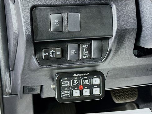 Used 2022 Toyota Tacoma TRD Off-Road image 10