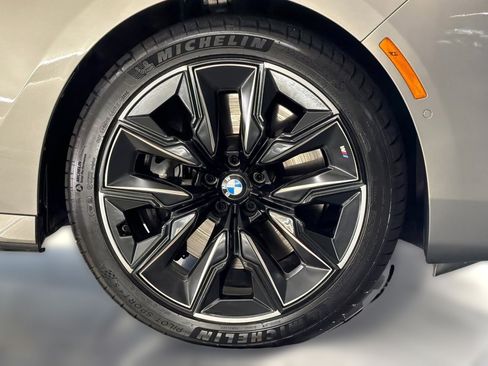 Certified 2023 BMW 760i xDrive w/ Executive Package AWD/4WD image 11