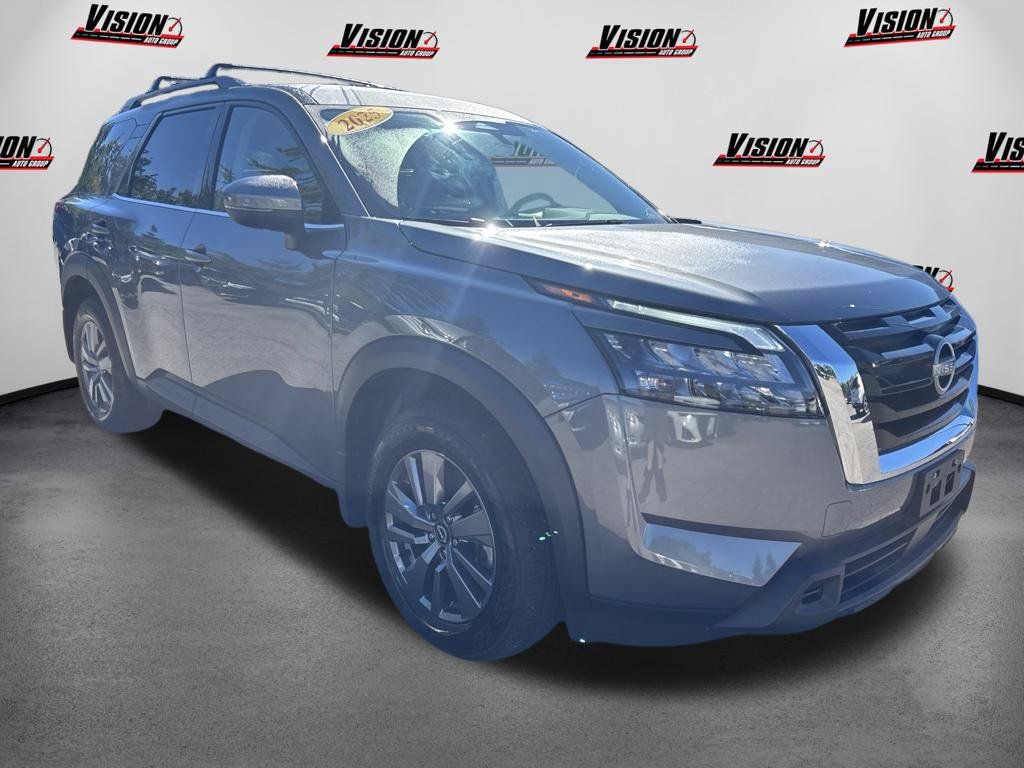 Certified 2025 Nissan Pathfinder SV AWD/4WD image 3