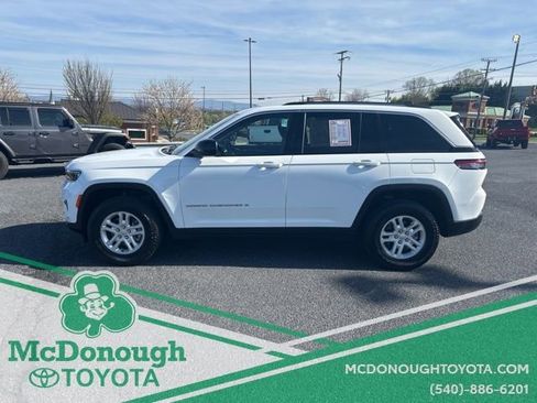 Used 2022 Jeep Grand Cherokee Laredo w/ Luxury Tech Group I image 3