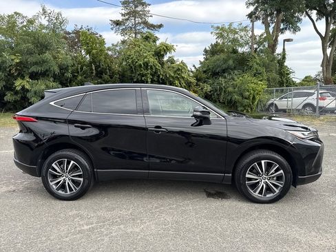 Used 2023 Toyota Venza LE image 16