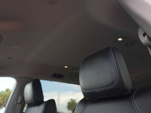 Used 2024 Chrysler Pacifica Touring-L FWD image 25