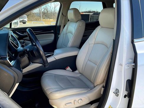 Used 2020 Buick Enclave Essence w/ Sound and Sites Package image 27