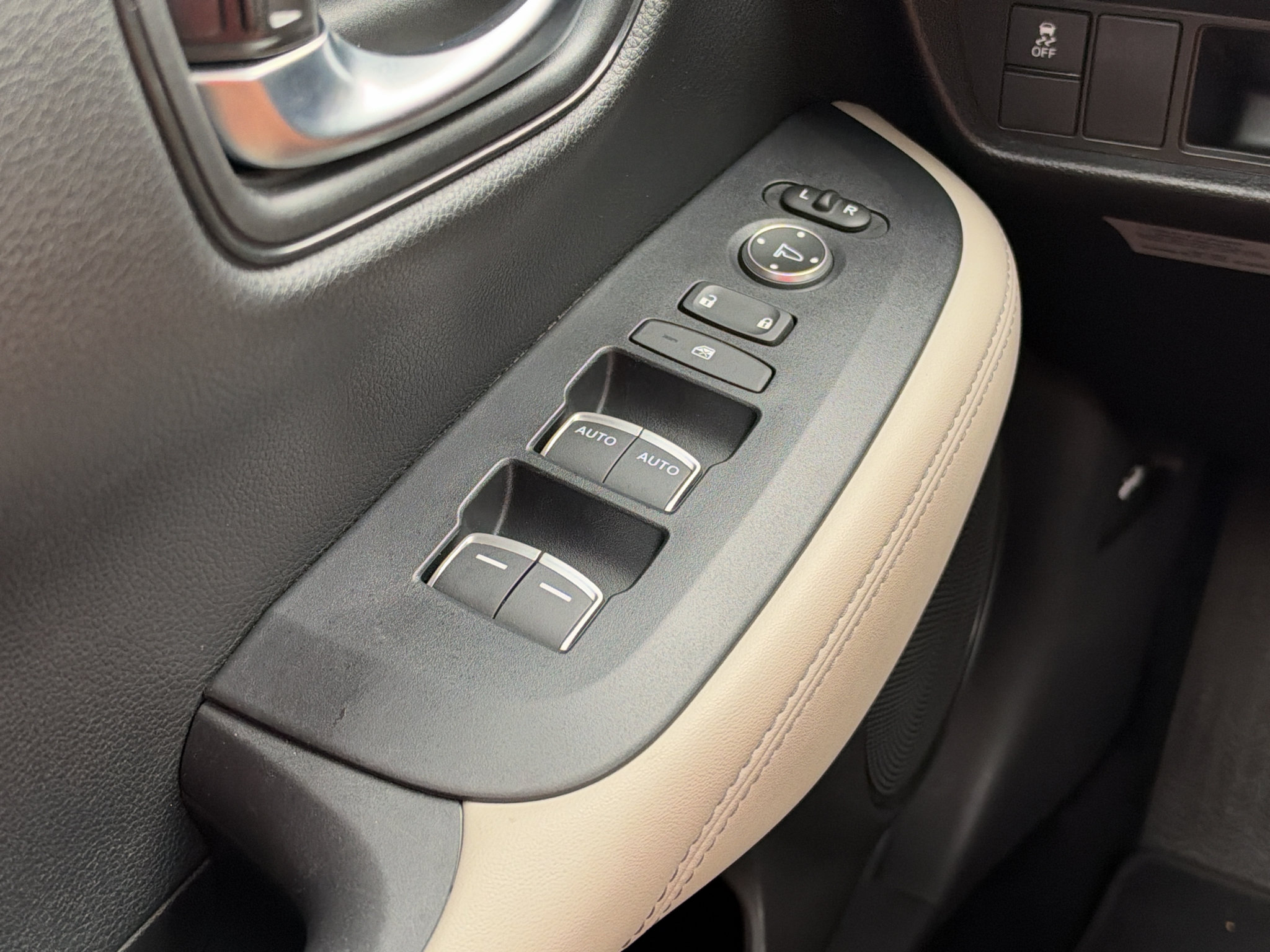 Used 2025 Honda HR-V EX-L image 29
