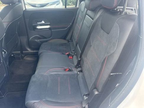 Used 2022 Mercedes-Benz GLB 250 4MATIC image 12