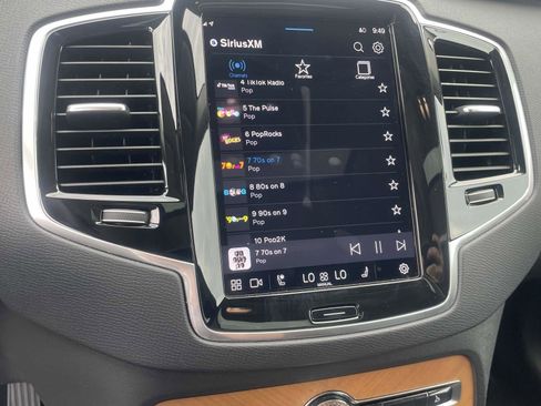 Used 2023 Volvo XC90 B6 Plus image 16