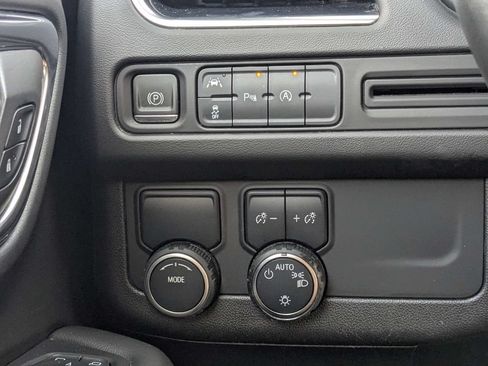 Used 2023 Chevrolet Suburban LT RWD image 22