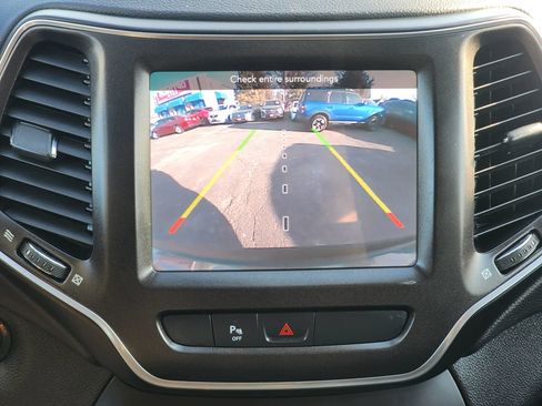 Used 2019 Jeep Cherokee Trailhawk w/ Cold Weather Group AWD/4WD image 15
