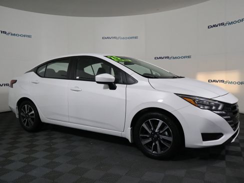 Used 2025 Nissan Versa SV w/ Trunk Package image 4