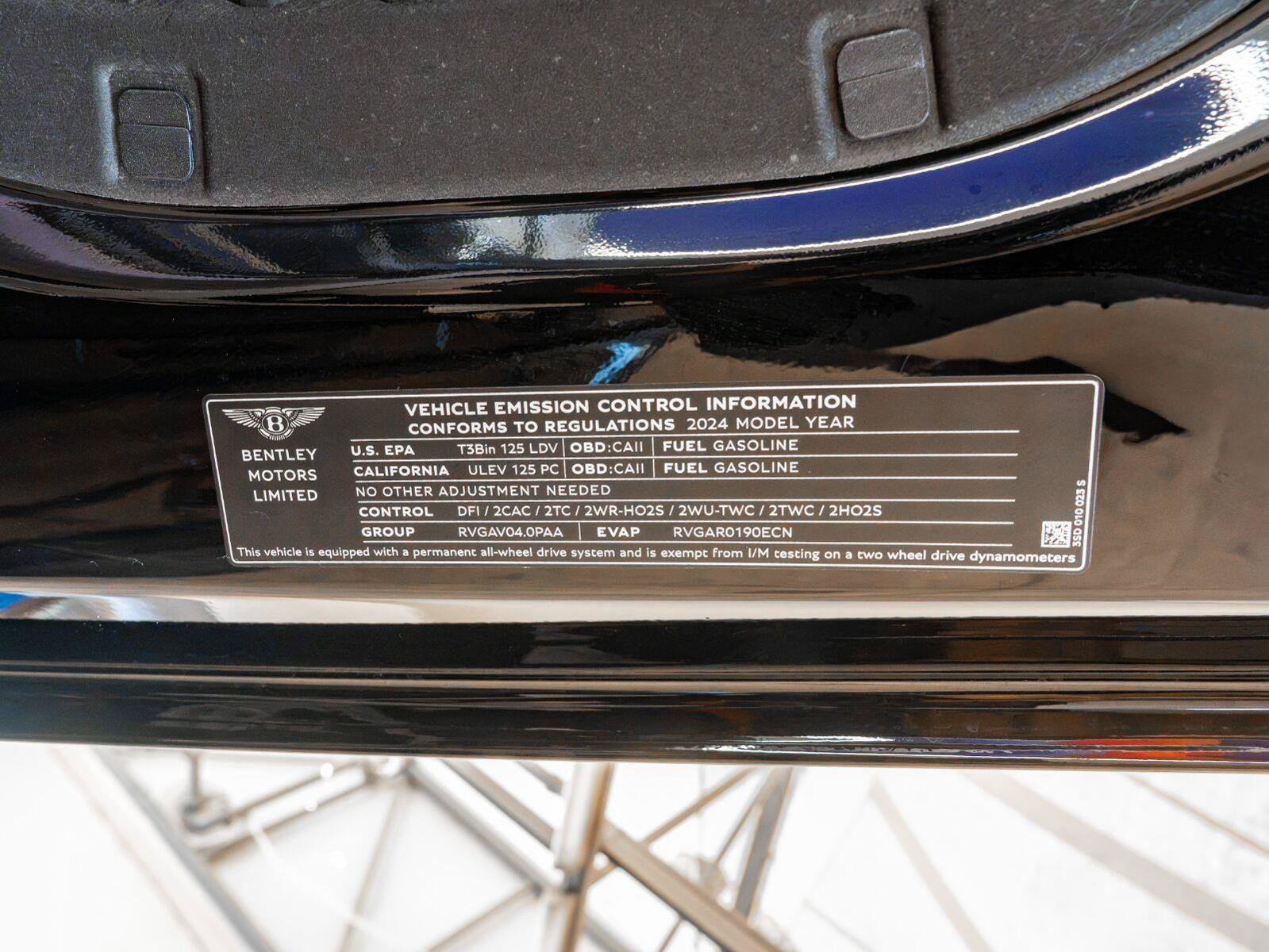 Used 2024 Bentley Flying Spur Azure AWD/4WD image 34