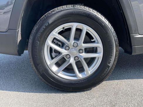 Used 2025 Jeep Grand Cherokee L Laredo RWD image 7