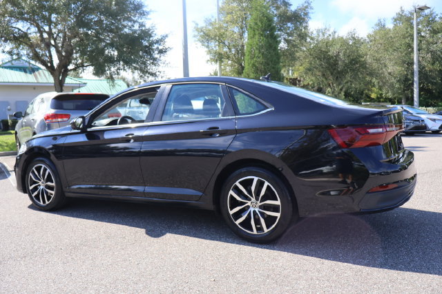 Used 2025 Volkswagen Jetta SE FWD image 6