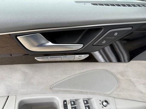 Used 2012 Audi A8 L 4.2 image 19