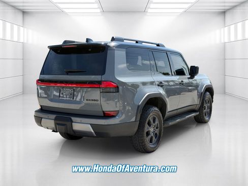 Used 2024 Lexus GX 550 AWD/4WD image 5