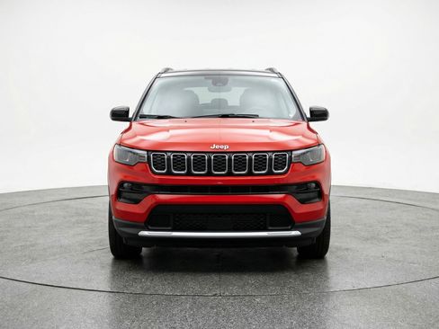 Used 2025 Jeep Compass Limited image 2