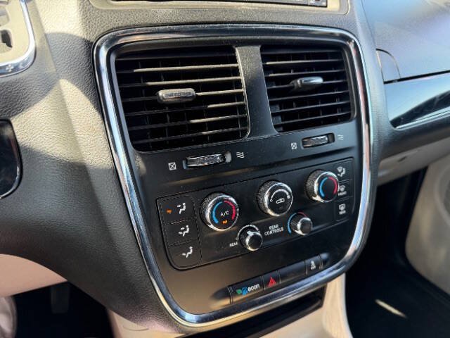 Used 2018 Dodge Grand Caravan SXT FWD image 16