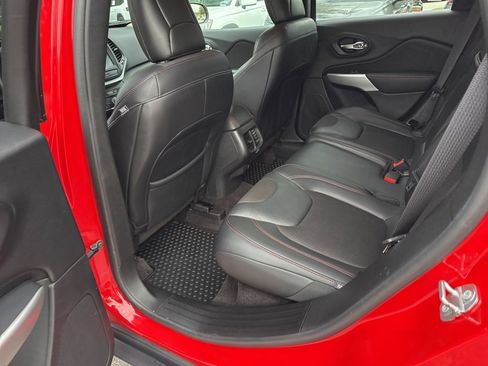 Used 2017 Jeep Cherokee Trailhawk image 13