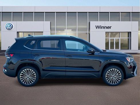 New 2026 Volkswagen Taos SE FWD image 6