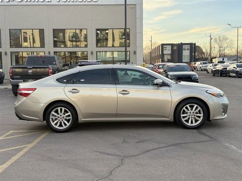 Used 2014 Toyota Avalon XLE Premium image 8