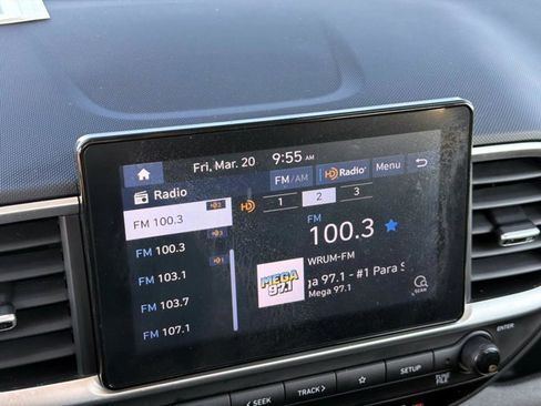 Used 2022 Hyundai Venue SEL image 21