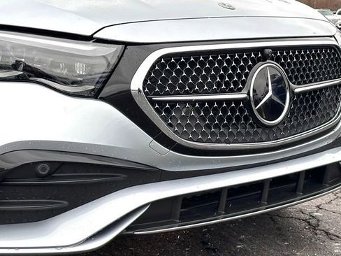 New 2026 Mercedes-Benz E 350 4MATIC Sedan image 2