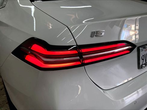 Certified 2026 BMW i5 eDrive40 image 31