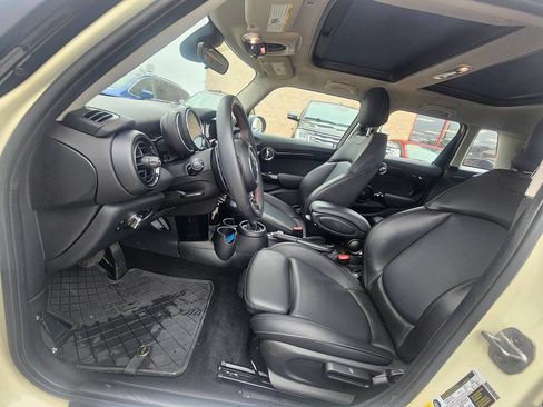 Used 2019 MINI Cooper S w/ Driver Assistance Package FWD image 9