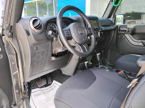 Used 2018 Jeep Wrangler Unlimited Sport AWD/4WD image 19