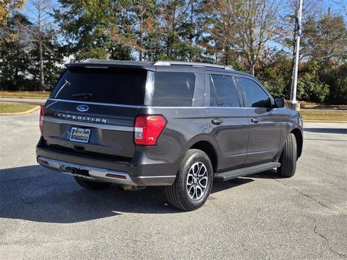 Used 2024 Ford Expedition XLT image 5