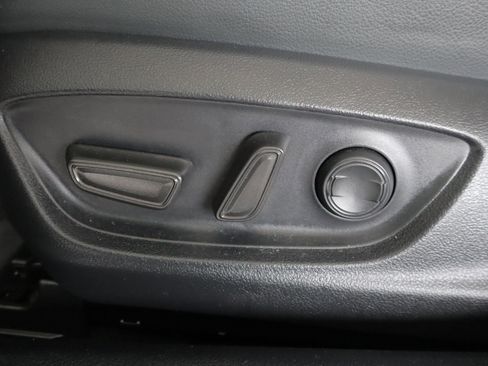 Used 2023 Toyota Camry SE image 13